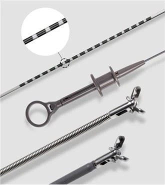 Pinza per biopsia distale monouso con rivestimento fine